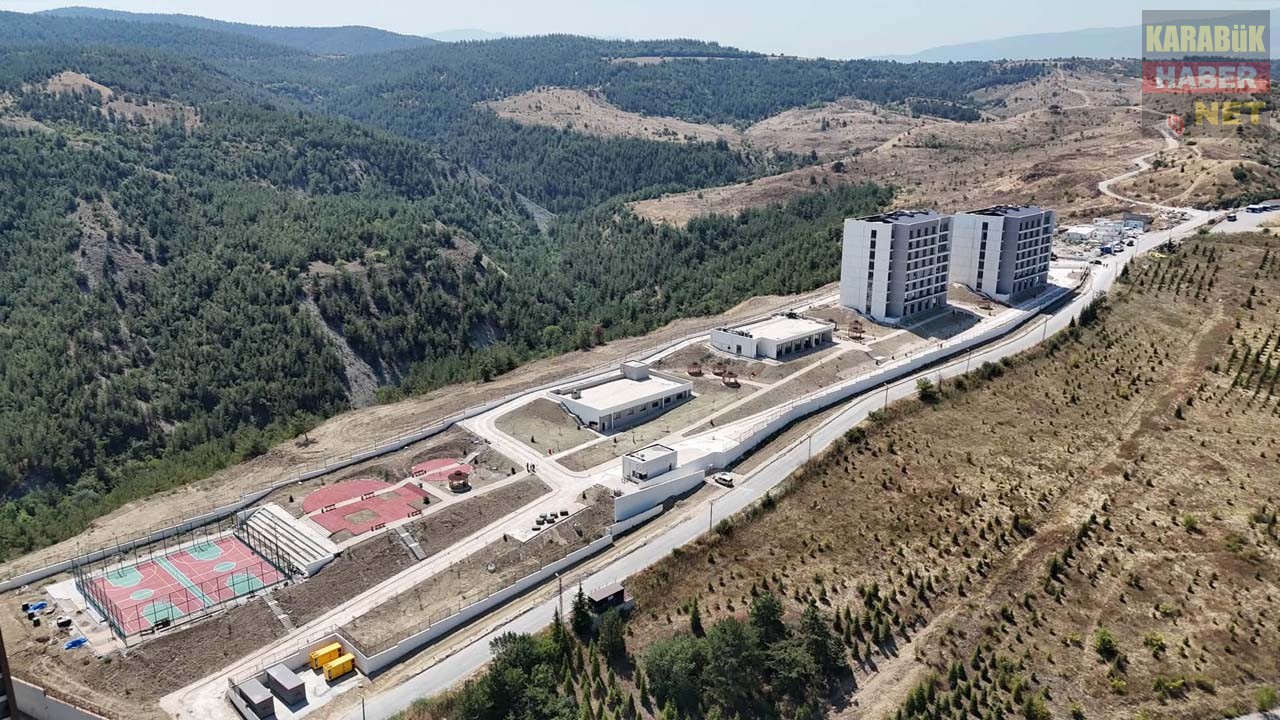 KARABÜK’TE DEV SPOR VE YURT İNŞAATLARINDA ÇALIŞMALAR HIZ KESMİYOR