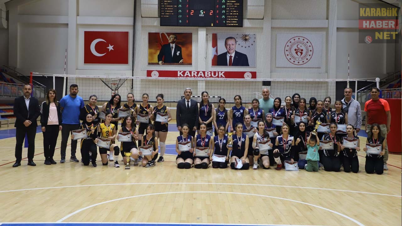 KARABÜK’TE GENÇ KIZLAR VOLEYBOL ŞAMPİYONU BELLİ OLDU