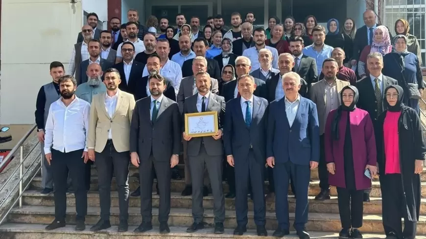 AK PARTİ'NİN OVACIK VE ESKİPAZAR BELEDİYE BAŞKANLARI GÖREVE BAŞLADI